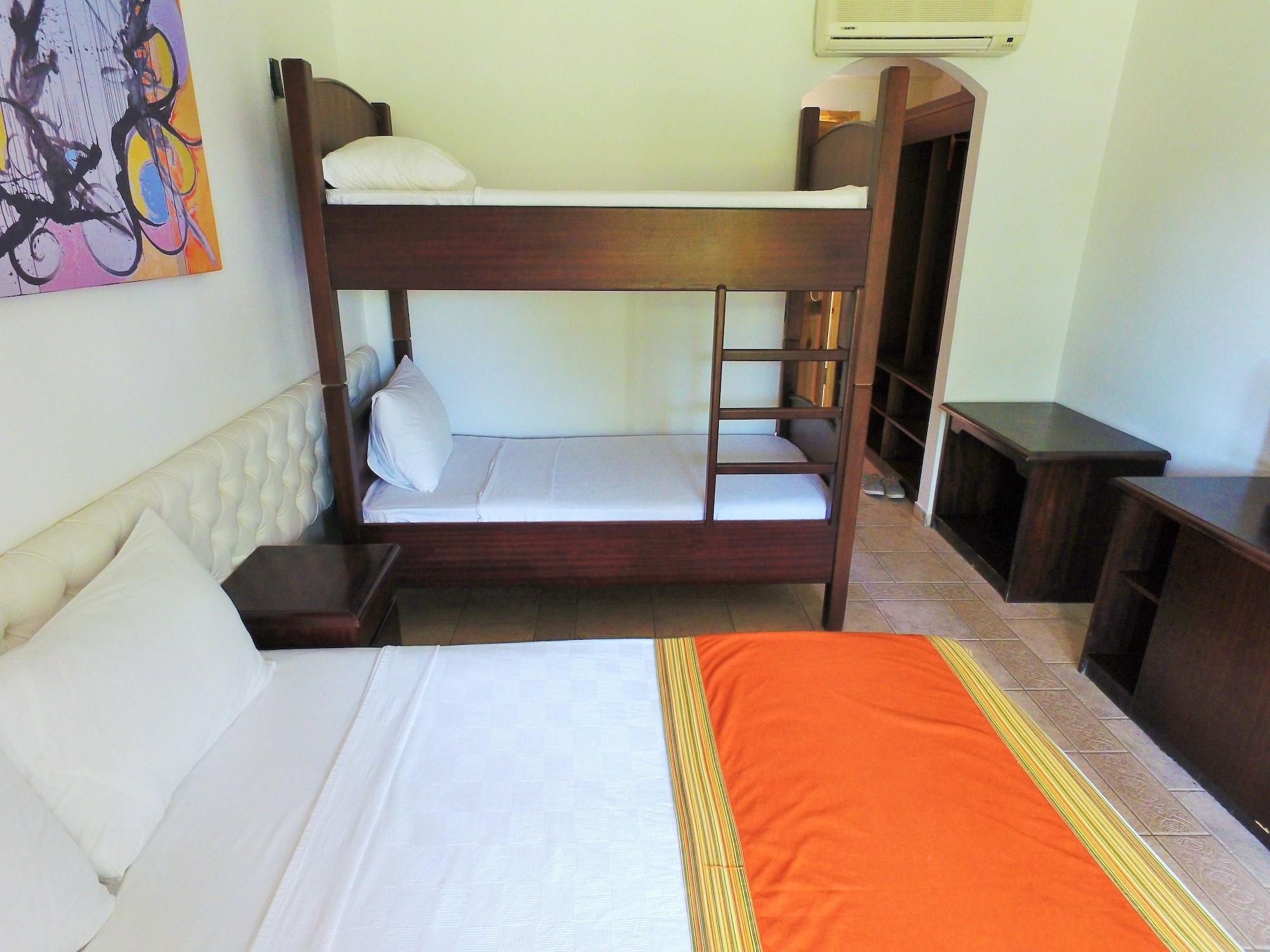Tiana Beach Resort ทูร์กุทริส ภายนอก รูปภาพ