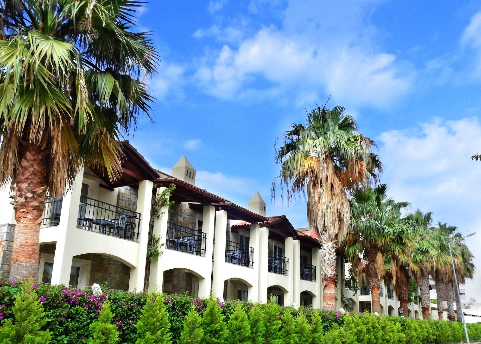 Tiana Beach Resort ทูร์กุทริส ภายนอก รูปภาพ