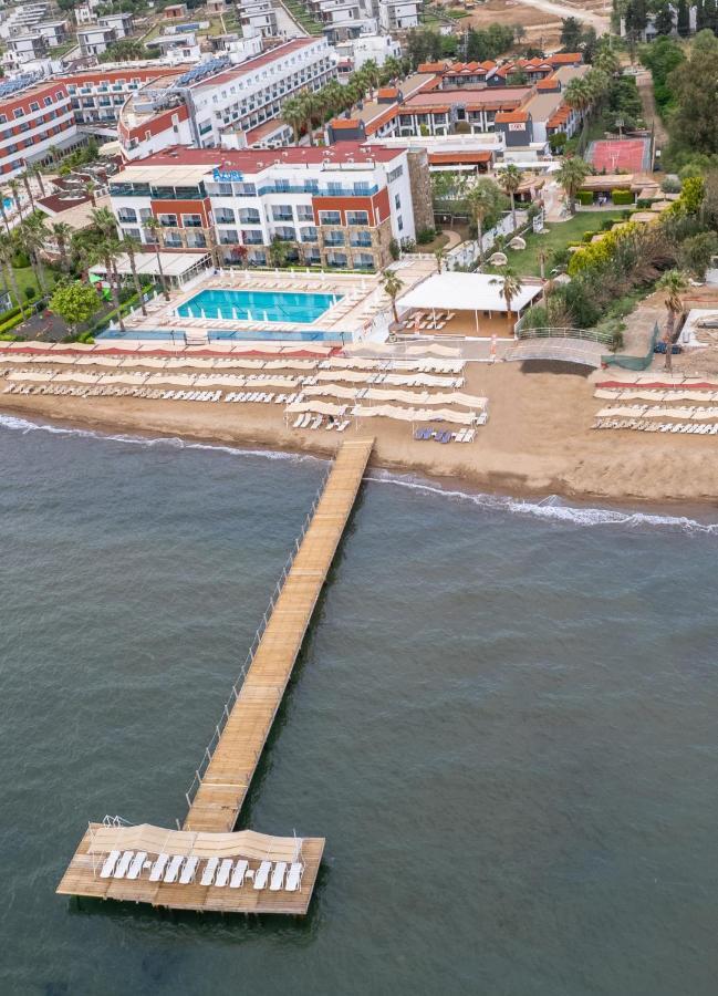 Tiana Beach Resort ทูร์กุทริส ภายนอก รูปภาพ