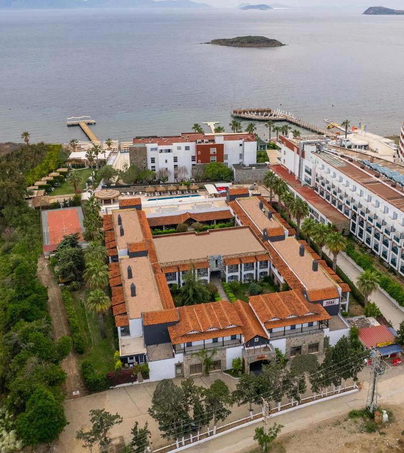 Tiana Beach Resort ทูร์กุทริส ภายนอก รูปภาพ