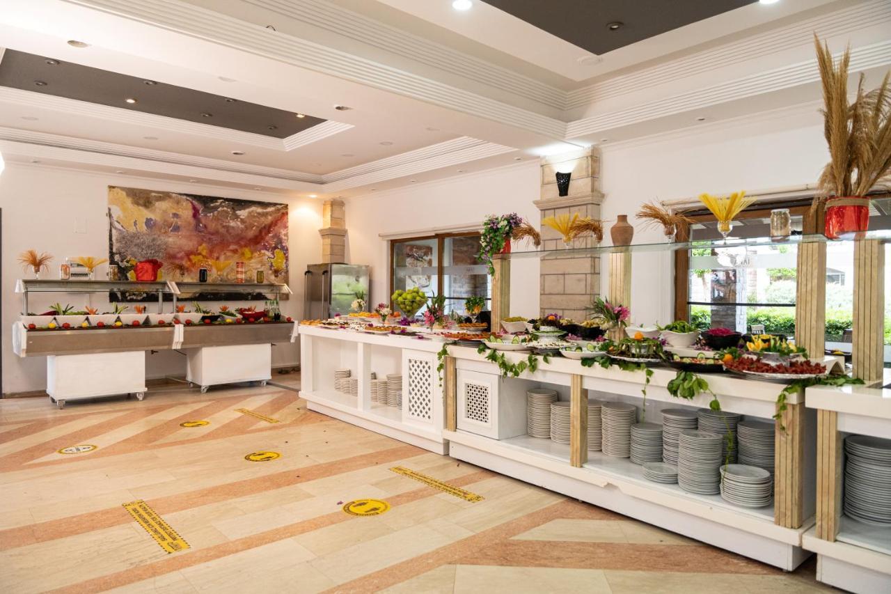 Tiana Beach Resort ทูร์กุทริส ภายนอก รูปภาพ