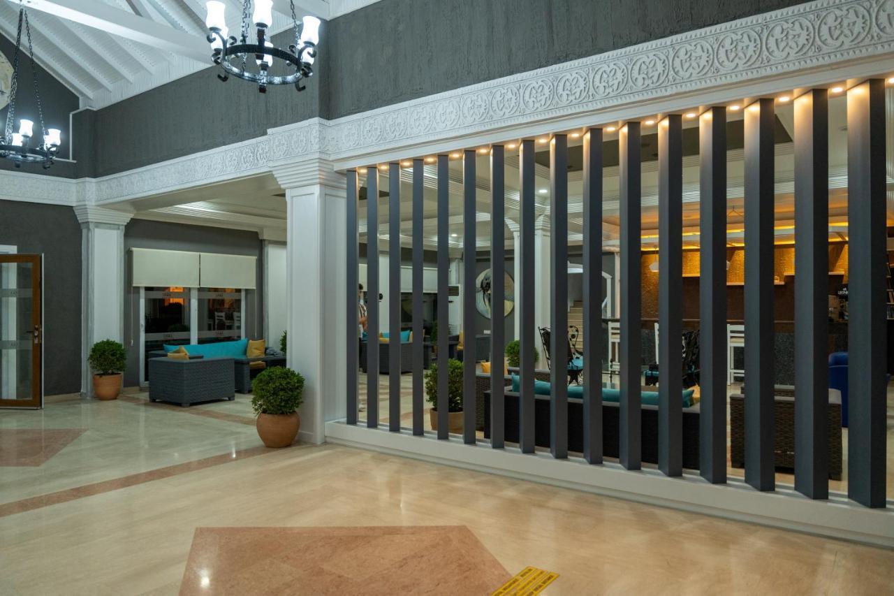 Tiana Beach Resort ทูร์กุทริส ภายนอก รูปภาพ