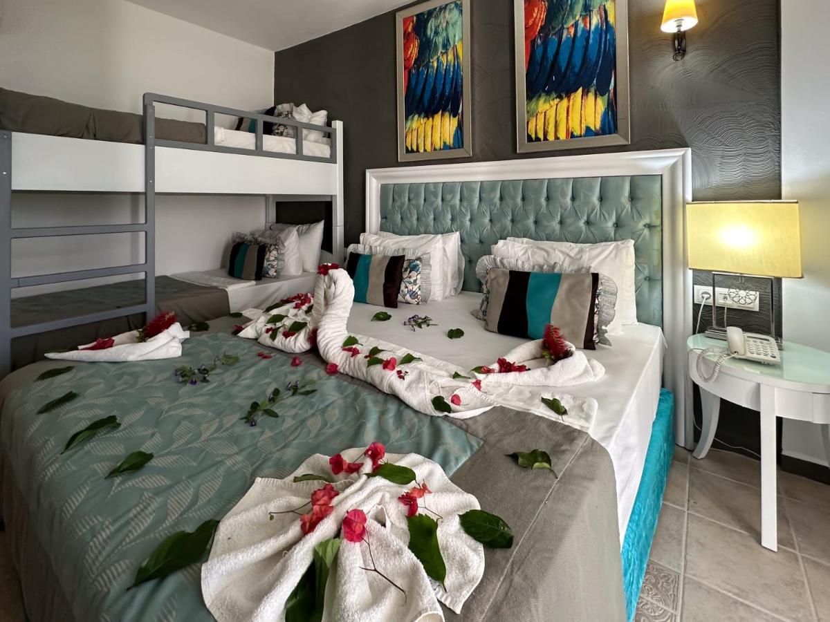 Tiana Beach Resort ทูร์กุทริส ภายนอก รูปภาพ