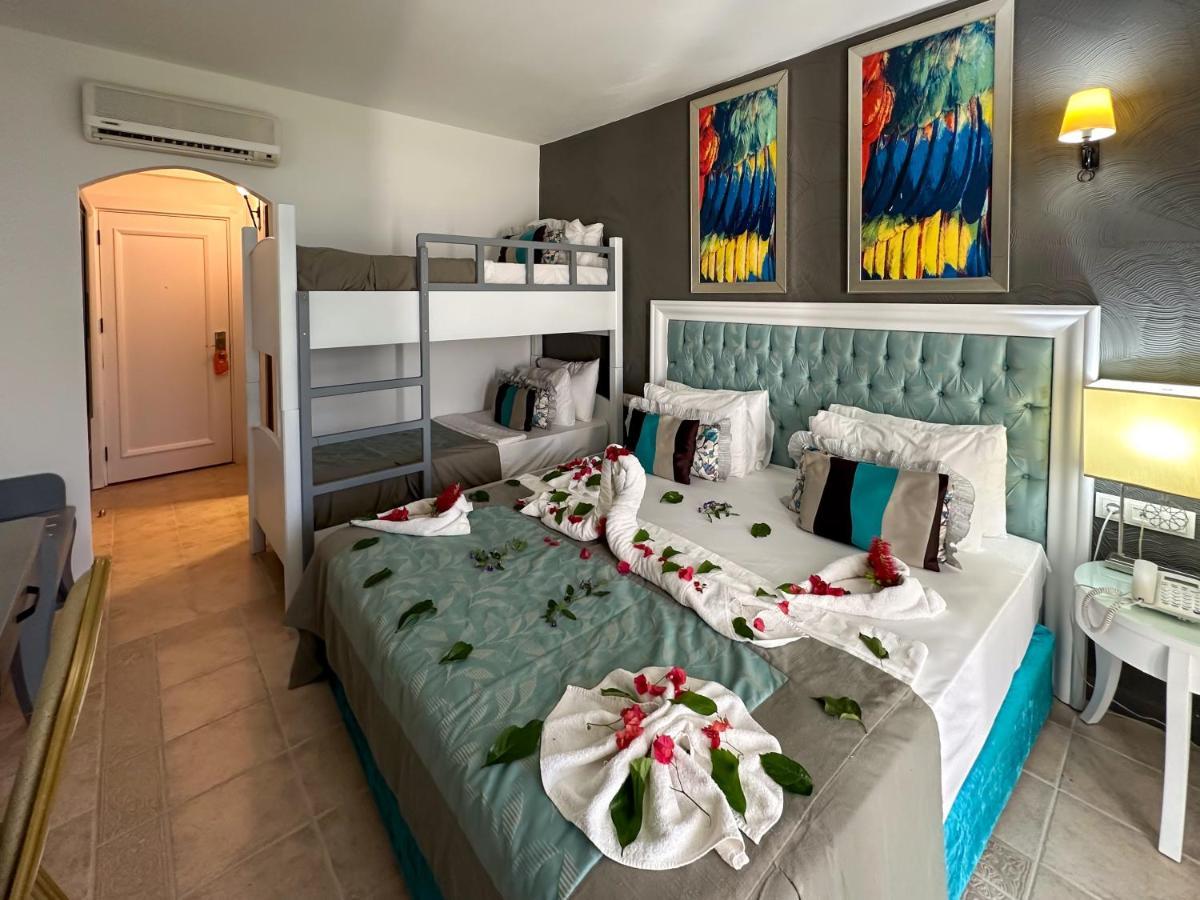 Tiana Beach Resort ทูร์กุทริส ภายนอก รูปภาพ