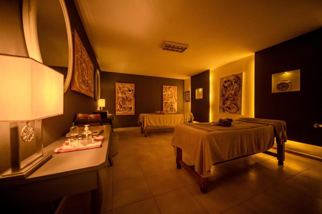 Tiana Beach Resort ทูร์กุทริส ภายนอก รูปภาพ