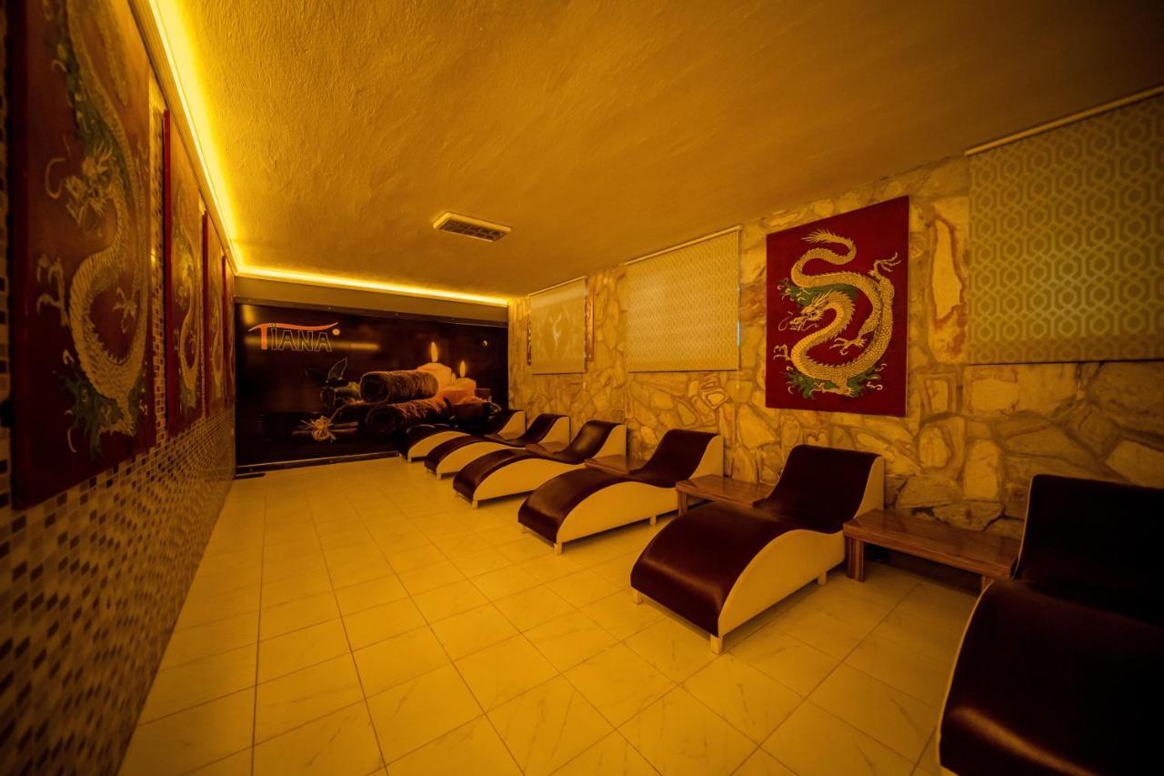 Tiana Beach Resort ทูร์กุทริส ภายนอก รูปภาพ