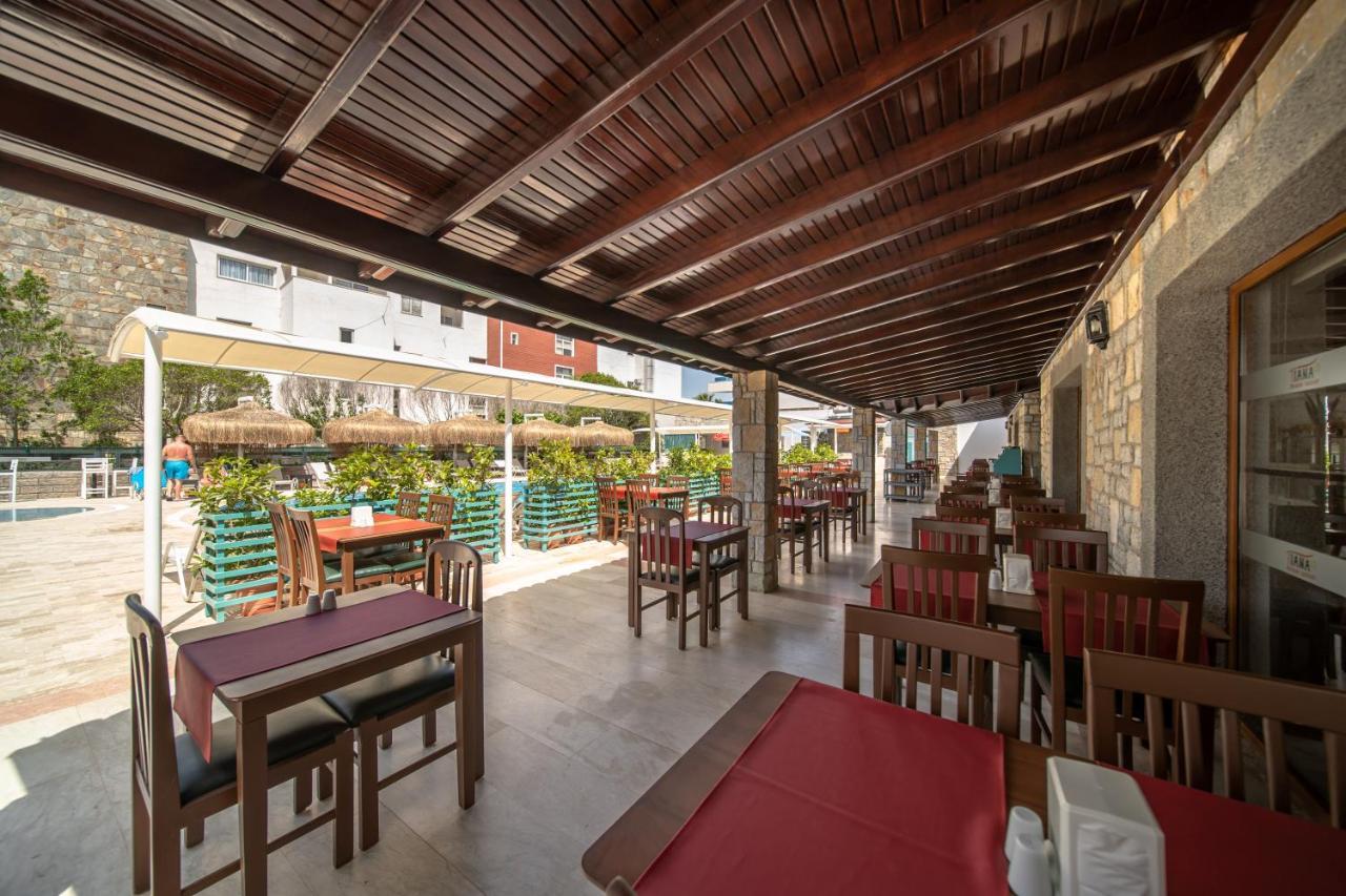 Tiana Beach Resort ทูร์กุทริส ภายนอก รูปภาพ