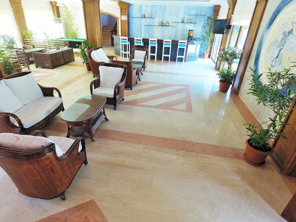 Tiana Beach Resort ทูร์กุทริส ภายนอก รูปภาพ