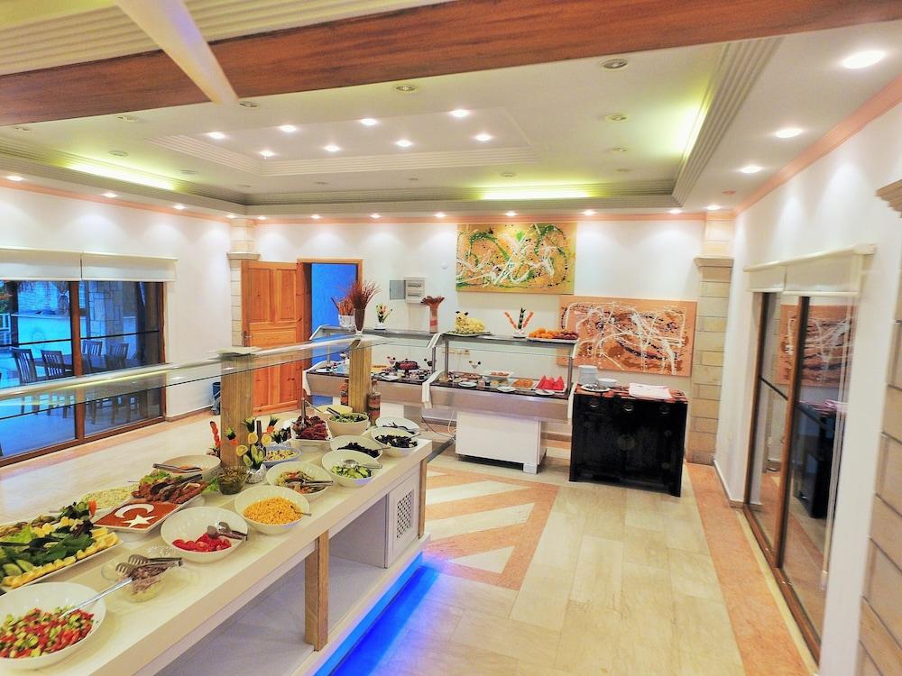 Tiana Beach Resort ทูร์กุทริส ภายนอก รูปภาพ