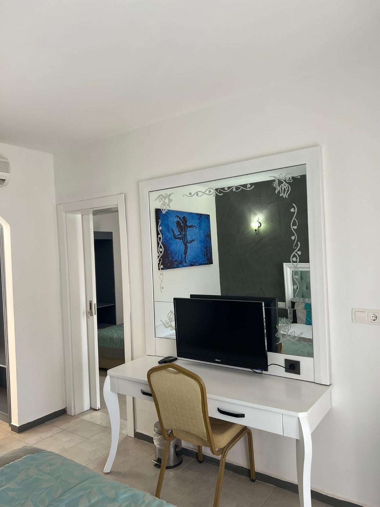 Tiana Beach Resort ทูร์กุทริส ภายนอก รูปภาพ