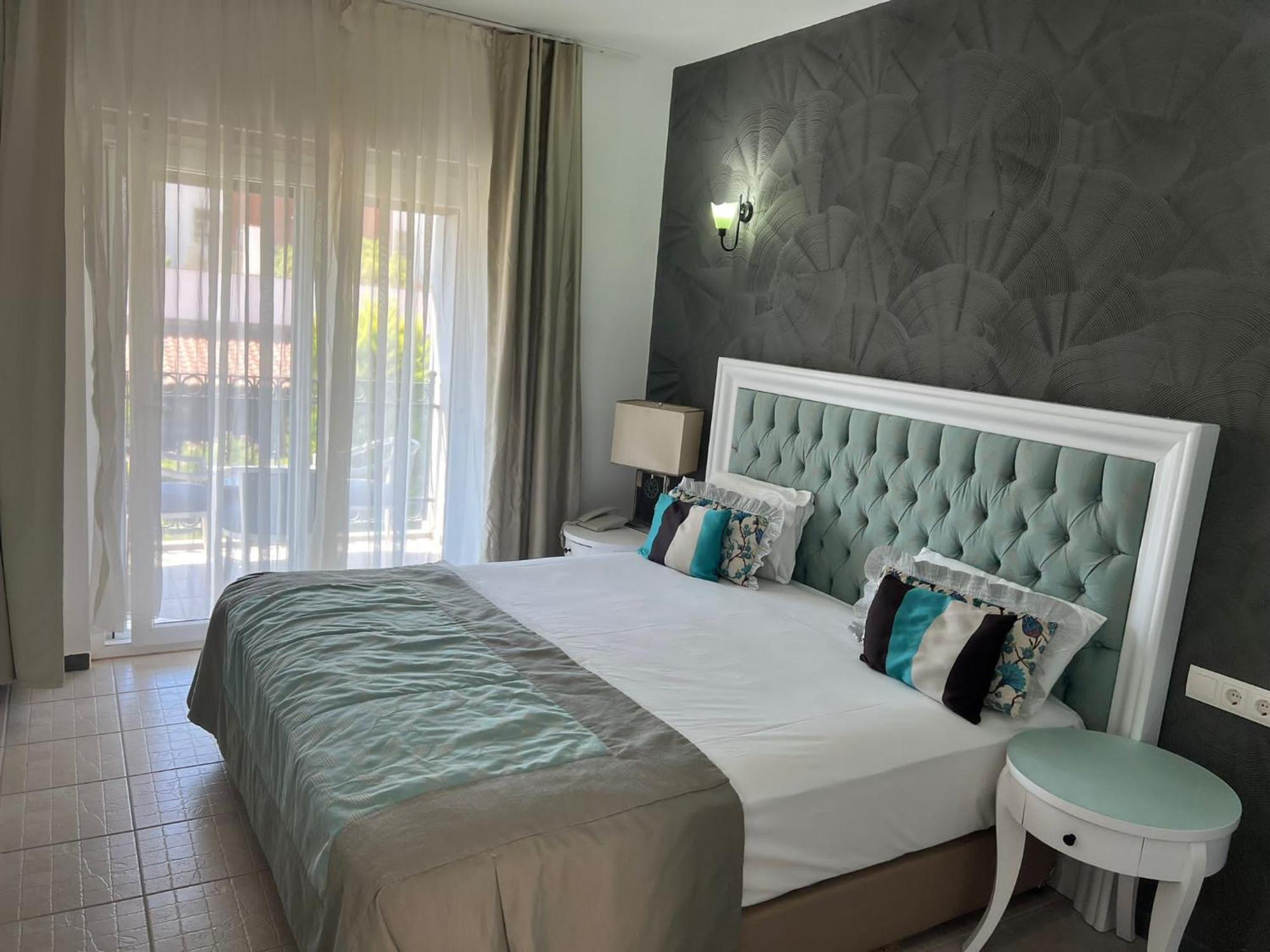 Tiana Beach Resort ทูร์กุทริส ภายนอก รูปภาพ