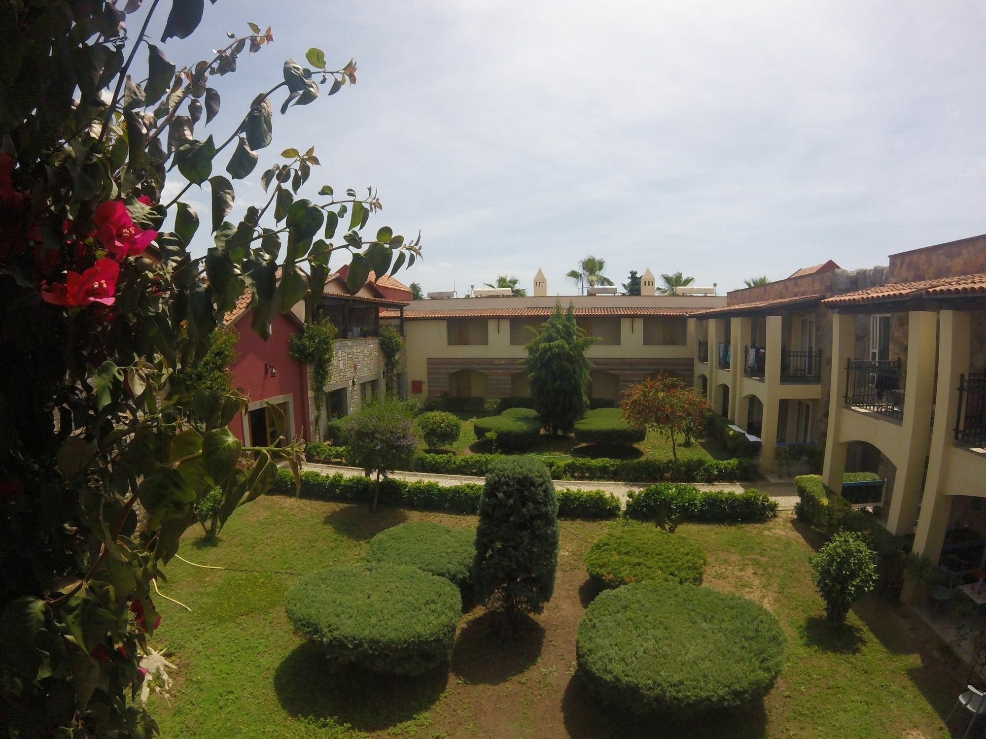 Tiana Beach Resort ทูร์กุทริส ภายนอก รูปภาพ